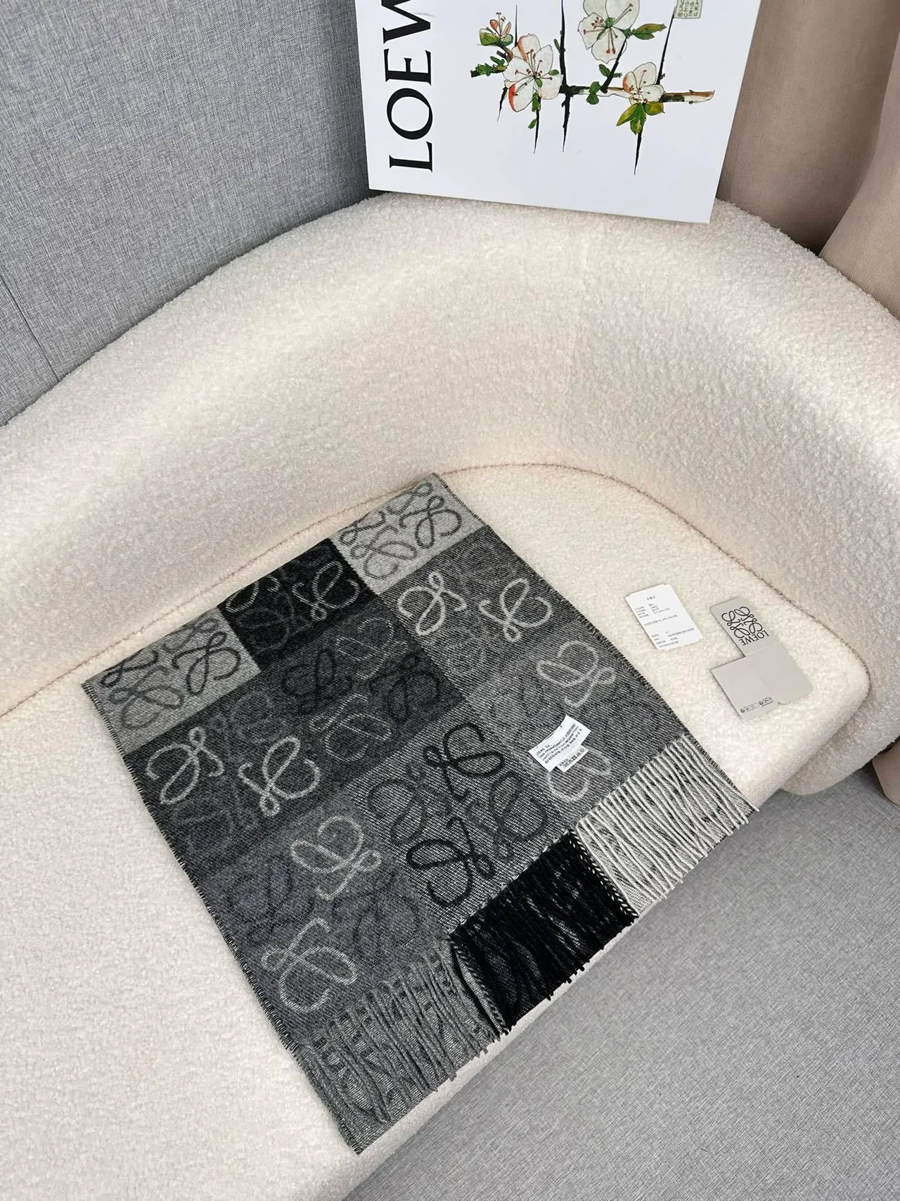 Loewe Anagrama Monograma Patchwork Cashmere Cachecol 4