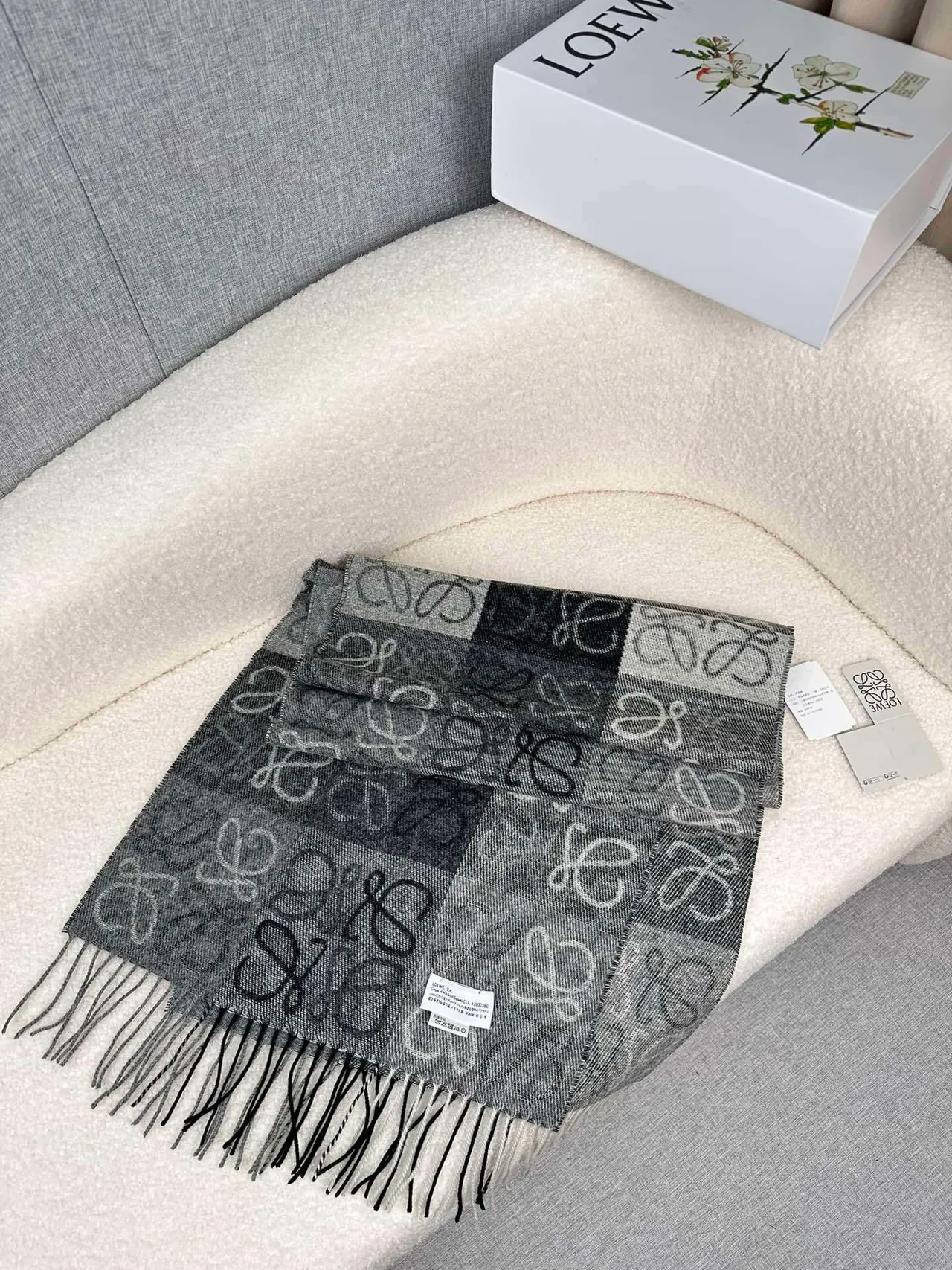 Loewe Anagrama Monograma Patchwork Cashmere Cachecol 9