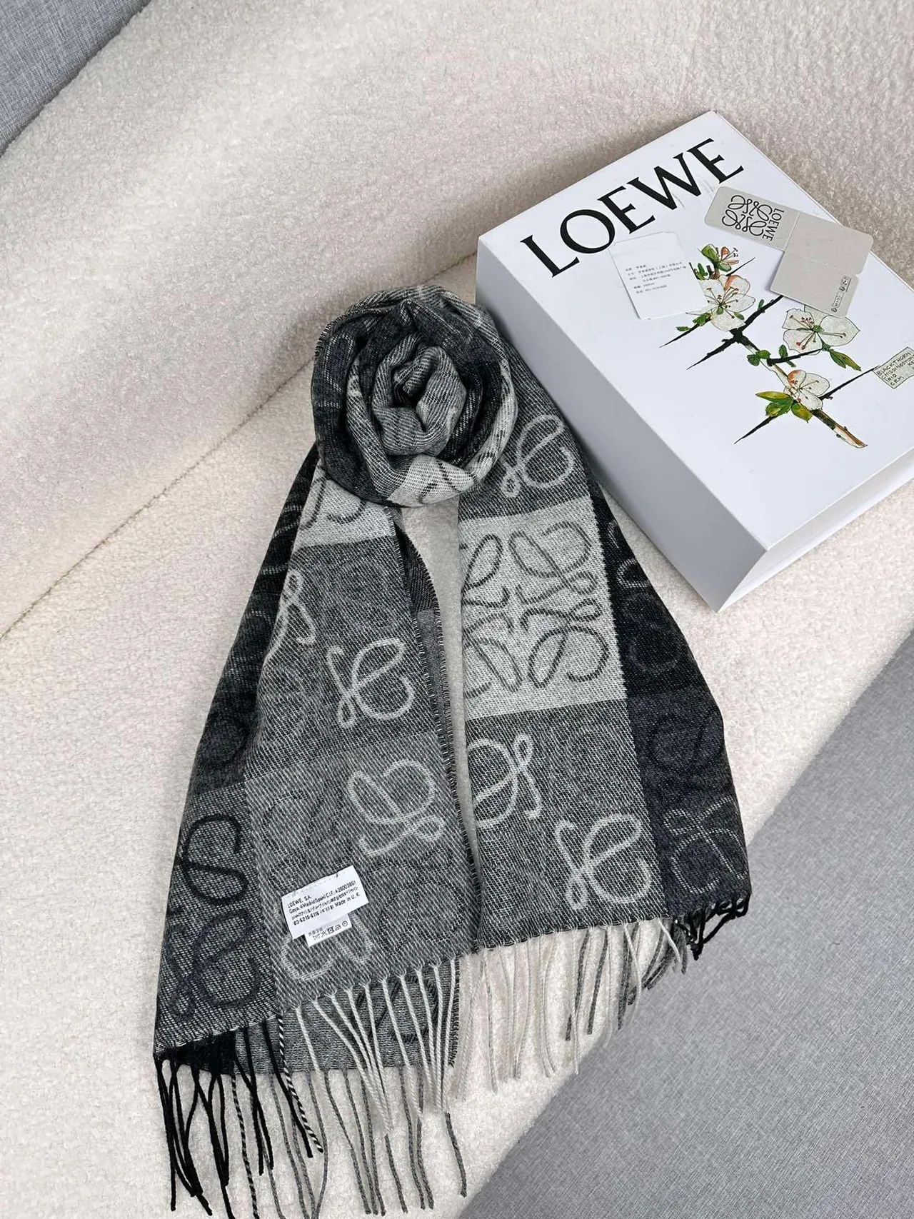 Loewe Anagrama Monograma Patchwork Cashmere Cachecol 8