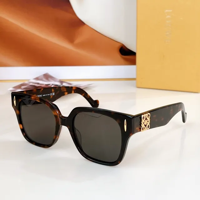 Loewe Anagram Square Lunettes de soleil en acétate marron translucide 4