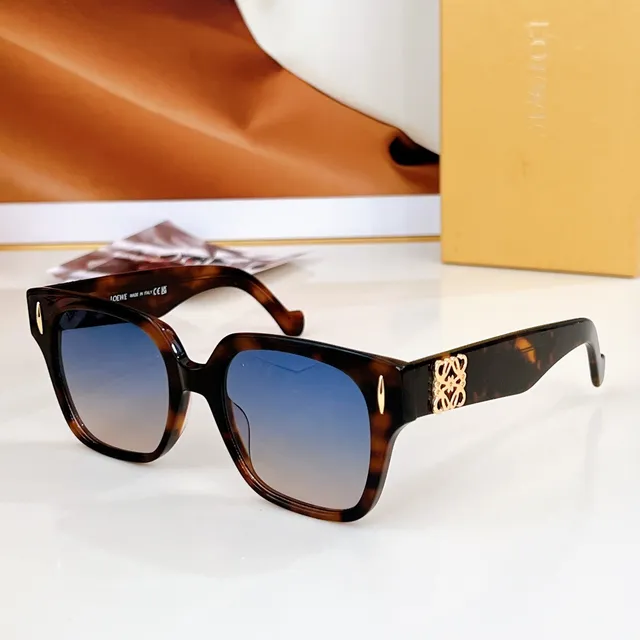 Loewe Anagram Square Lunettes de soleil en acétate marron translucide 9