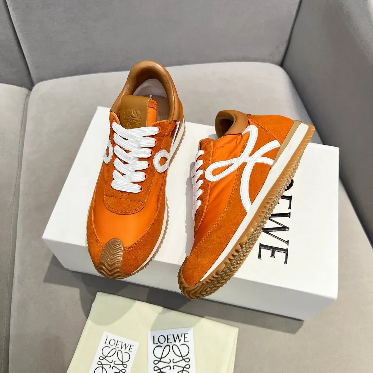 Loewe Flow Runner 橙色麂皮和尼龙生活方式运动鞋 6