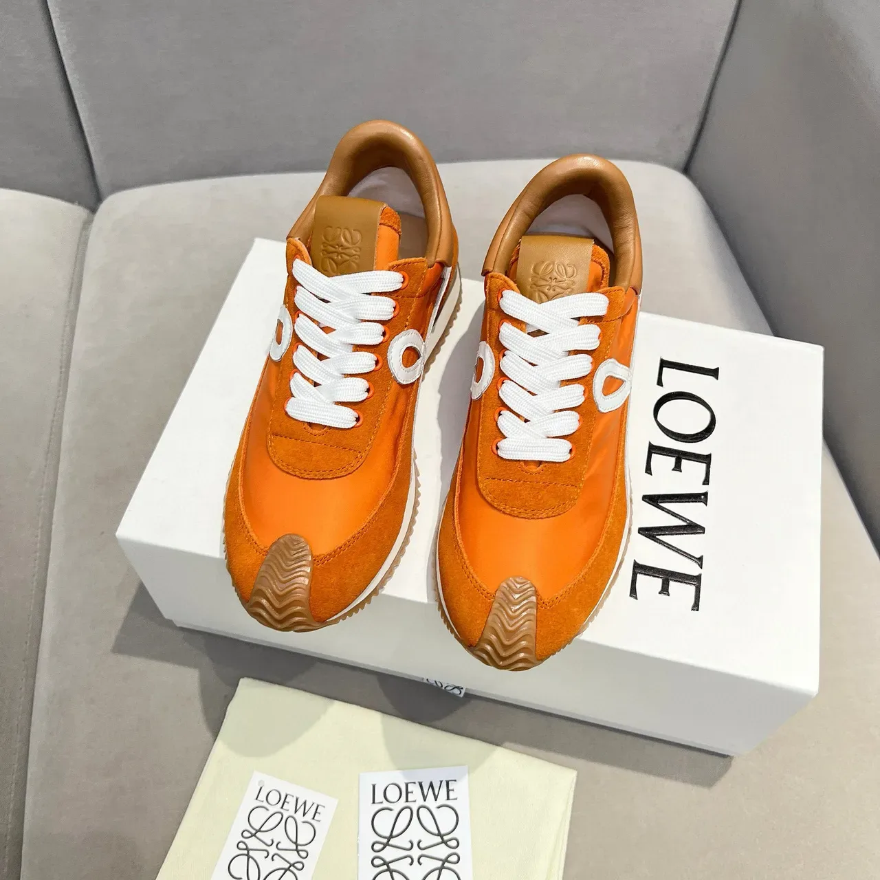 Loewe Flow Runner 橙色麂皮和尼龙生活方式运动鞋 9