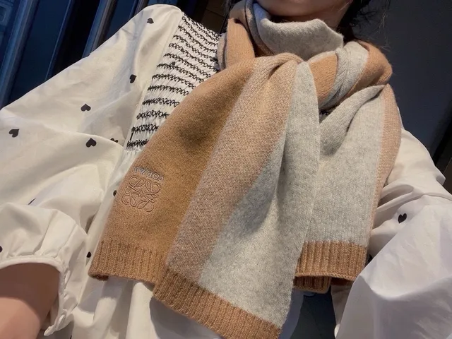 Loewe شاحف كشمير بني بيج مخطط حافة مقرمشة 2