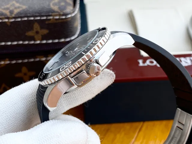 Longines काला चांदी डायल टेक्सचर्ड रबर स्ट्रैप यांत्रिक घड़ी 4