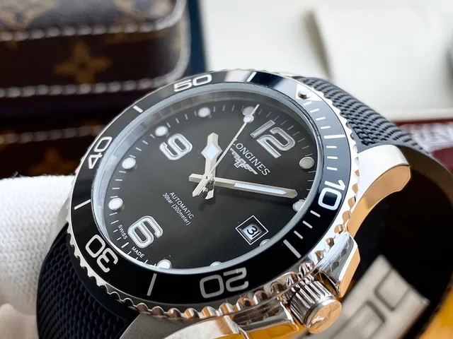 Longines काला चांदी डायल टेक्सचर्ड रबर स्ट्रैप यांत्रिक घड़ी 5