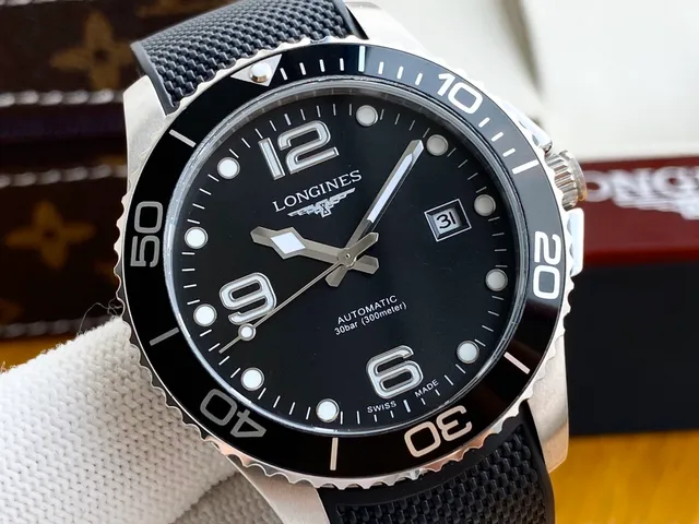Longines काला चांदी डायल टेक्सचर्ड रबर स्ट्रैप यांत्रिक घड़ी 7