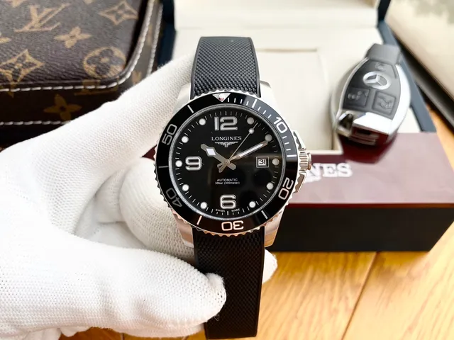 Longines काला चांदी डायल टेक्सचर्ड रबर स्ट्रैप यांत्रिक घड़ी 9