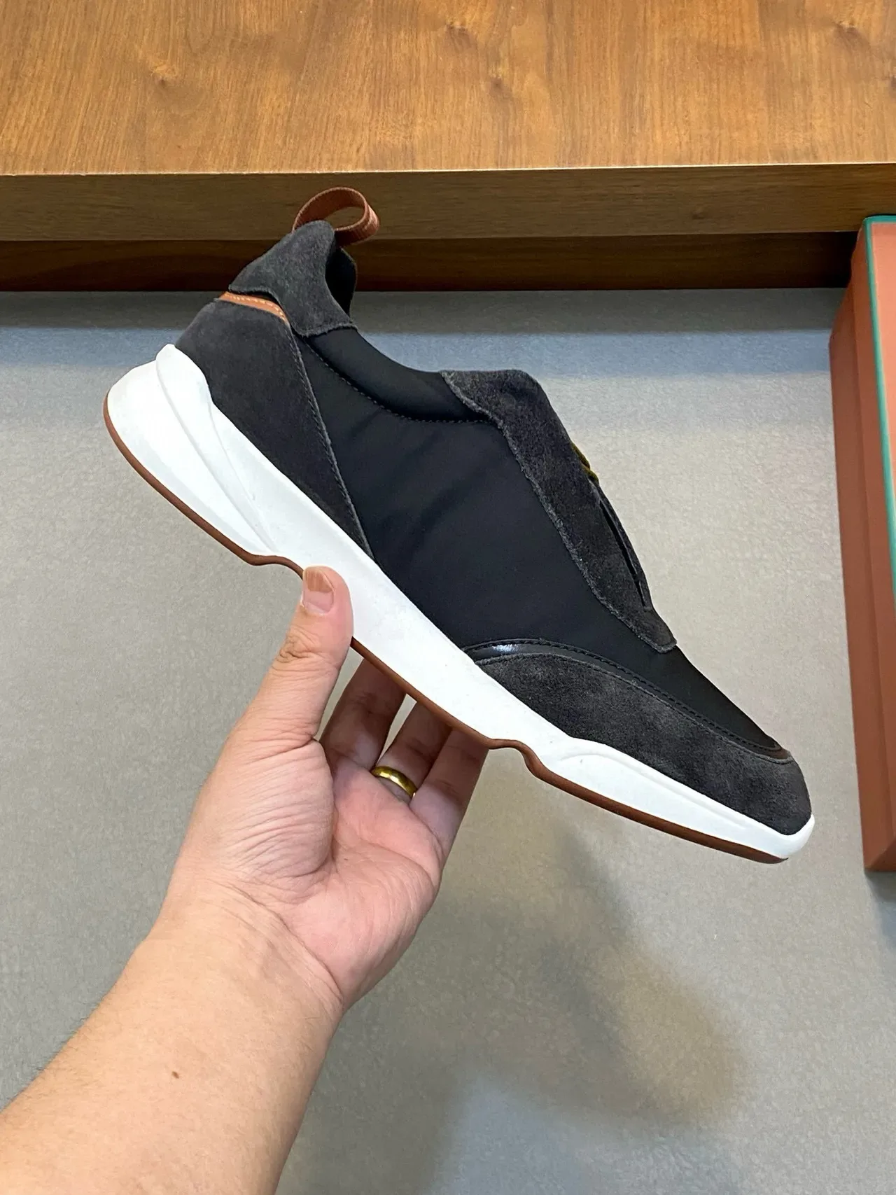 Loro Piana 黑色和白色一脚穿生活方式运动鞋 4
