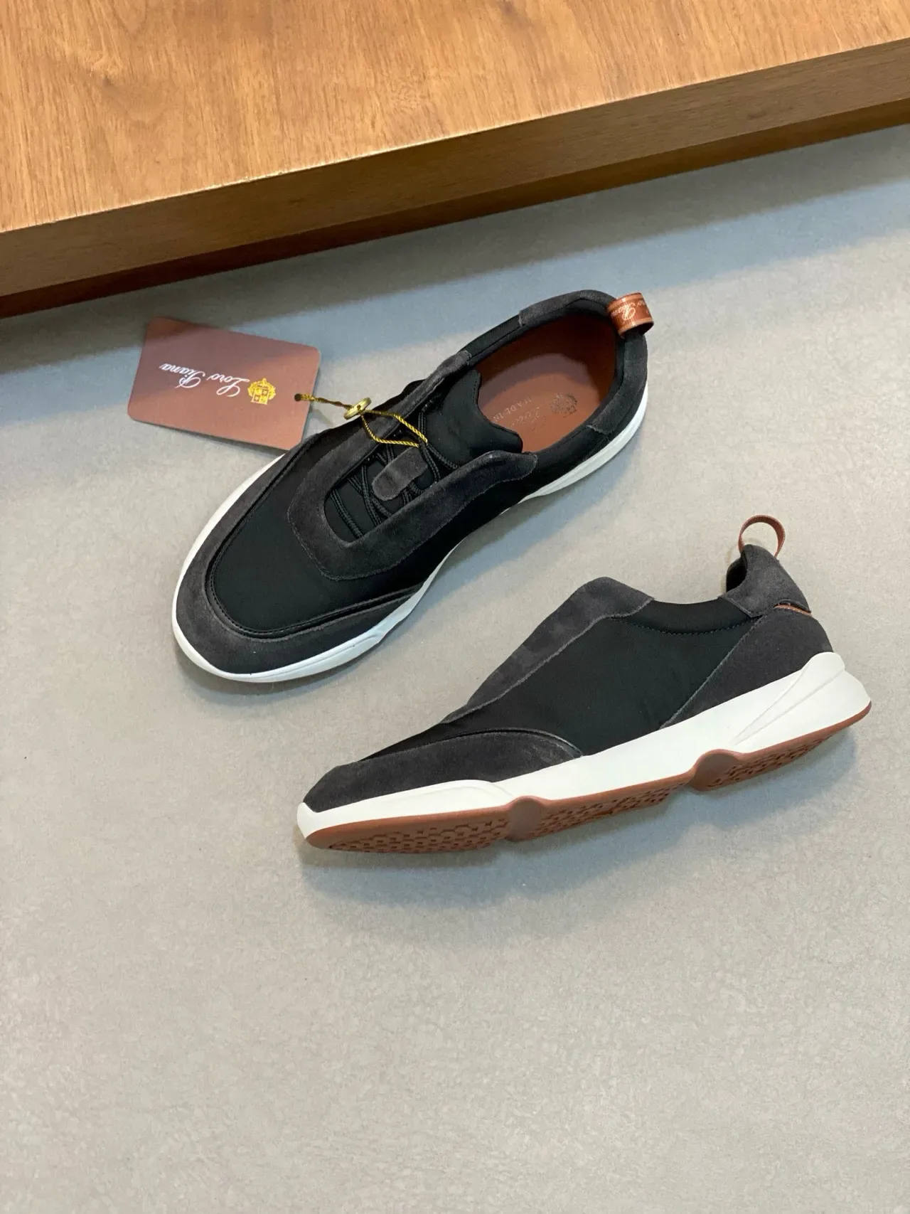 Loro Piana 黑色和白色一脚穿生活方式运动鞋 5