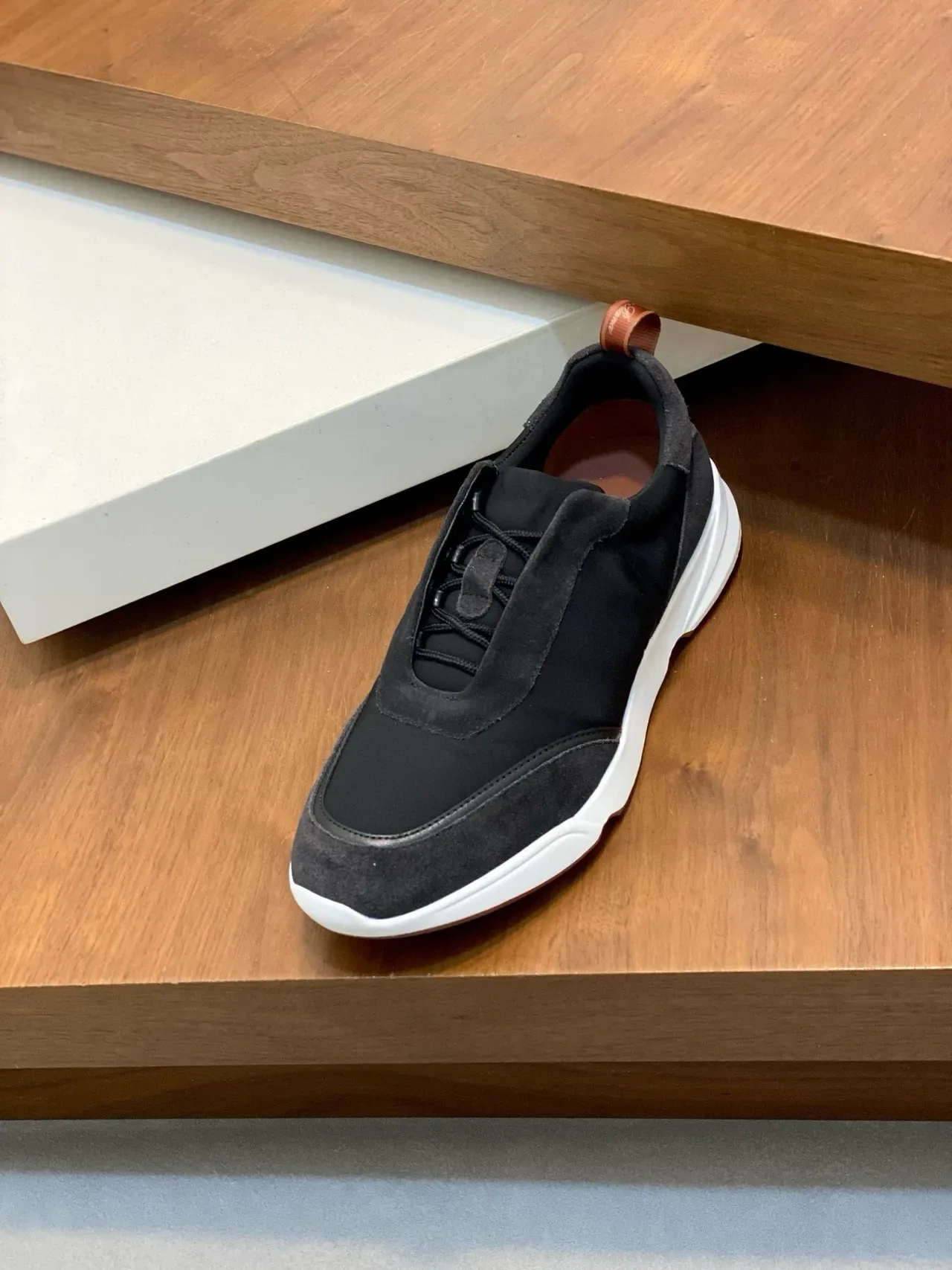 Loro Piana 黑色和白色一脚穿生活方式运动鞋 6