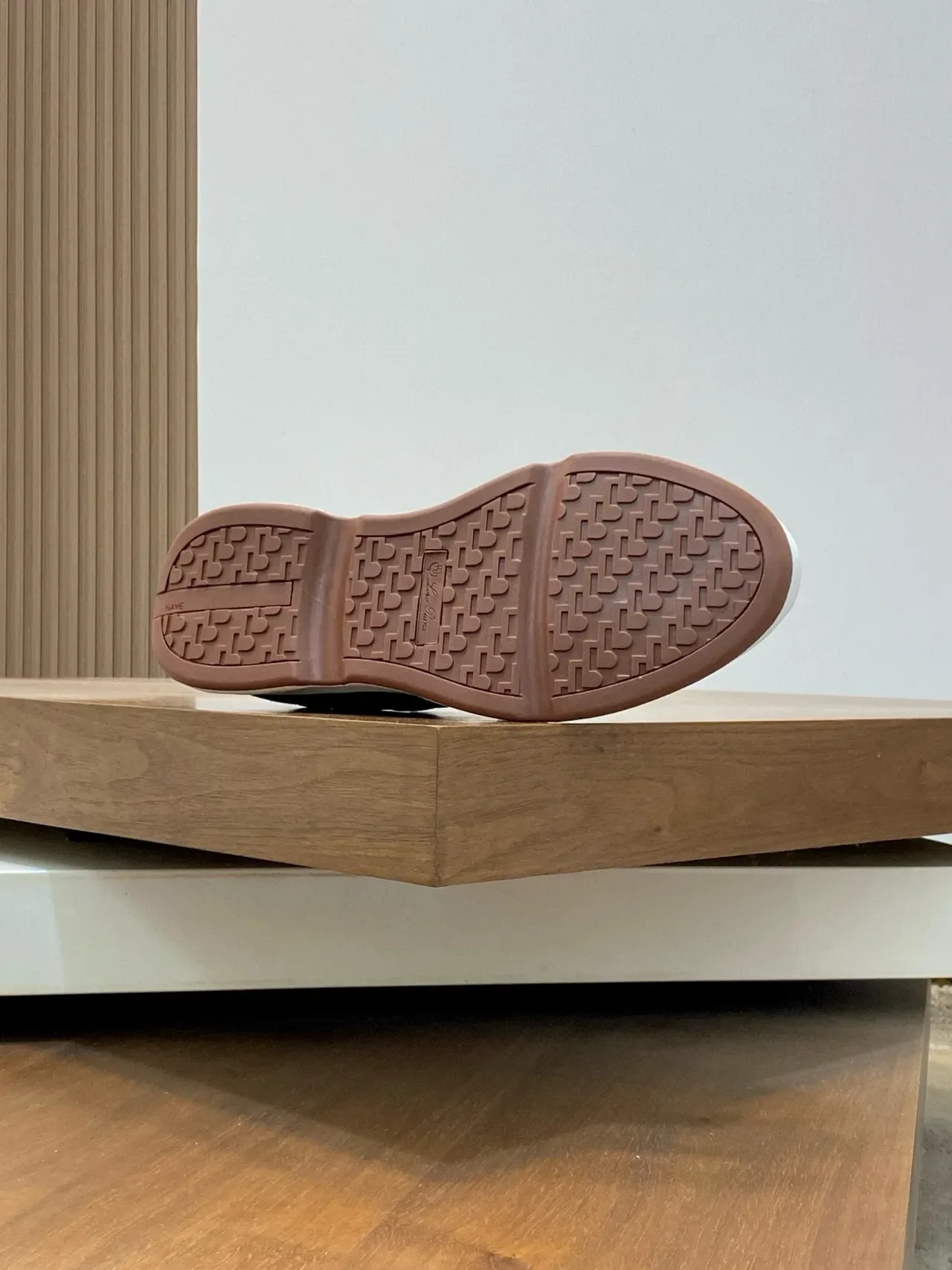 Loro Piana 黑色和白色一脚穿生活方式运动鞋 9