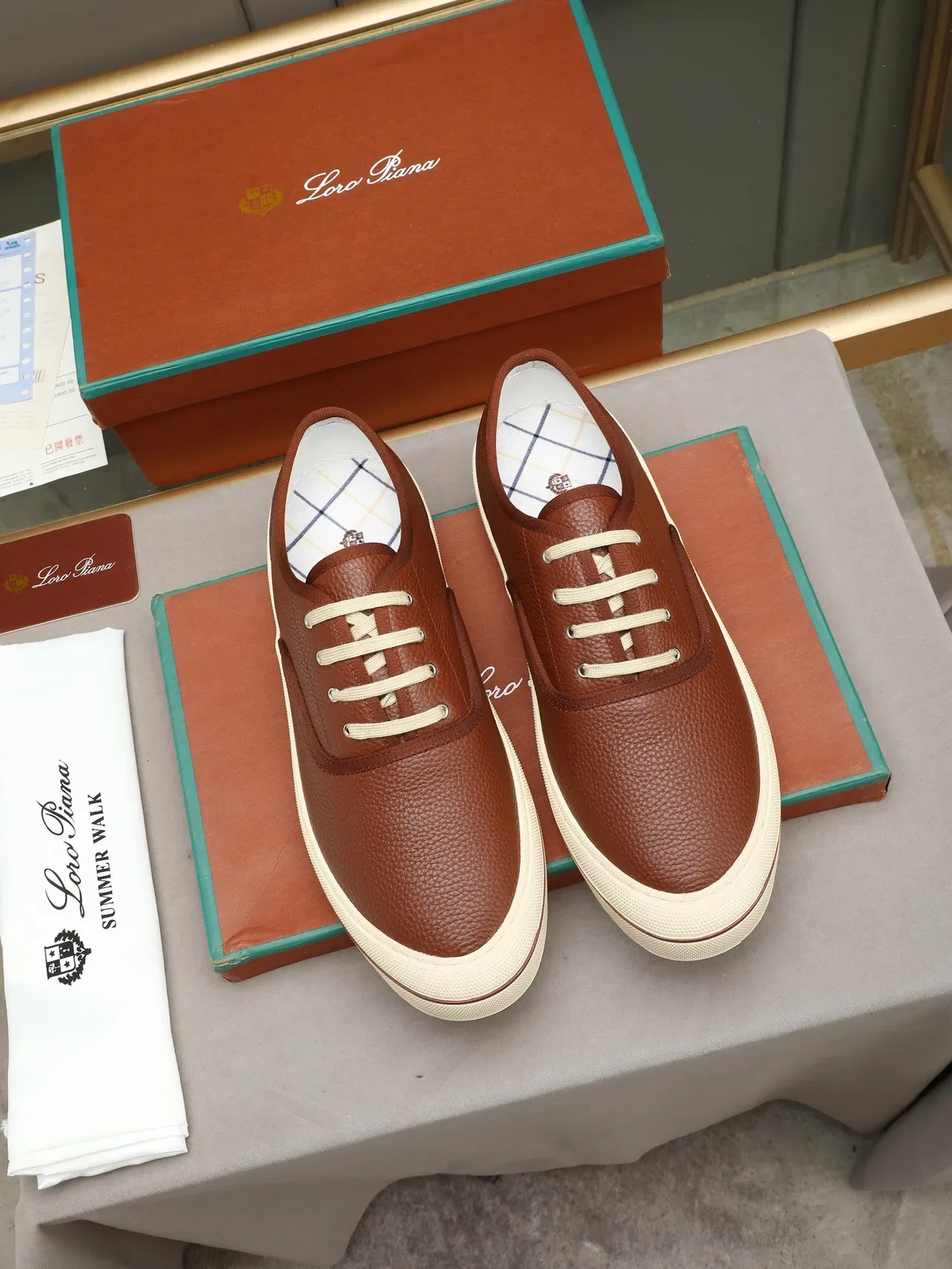 Loro Piana Sapato Casual Marrom de Couro Pebbled com Cadarços 2