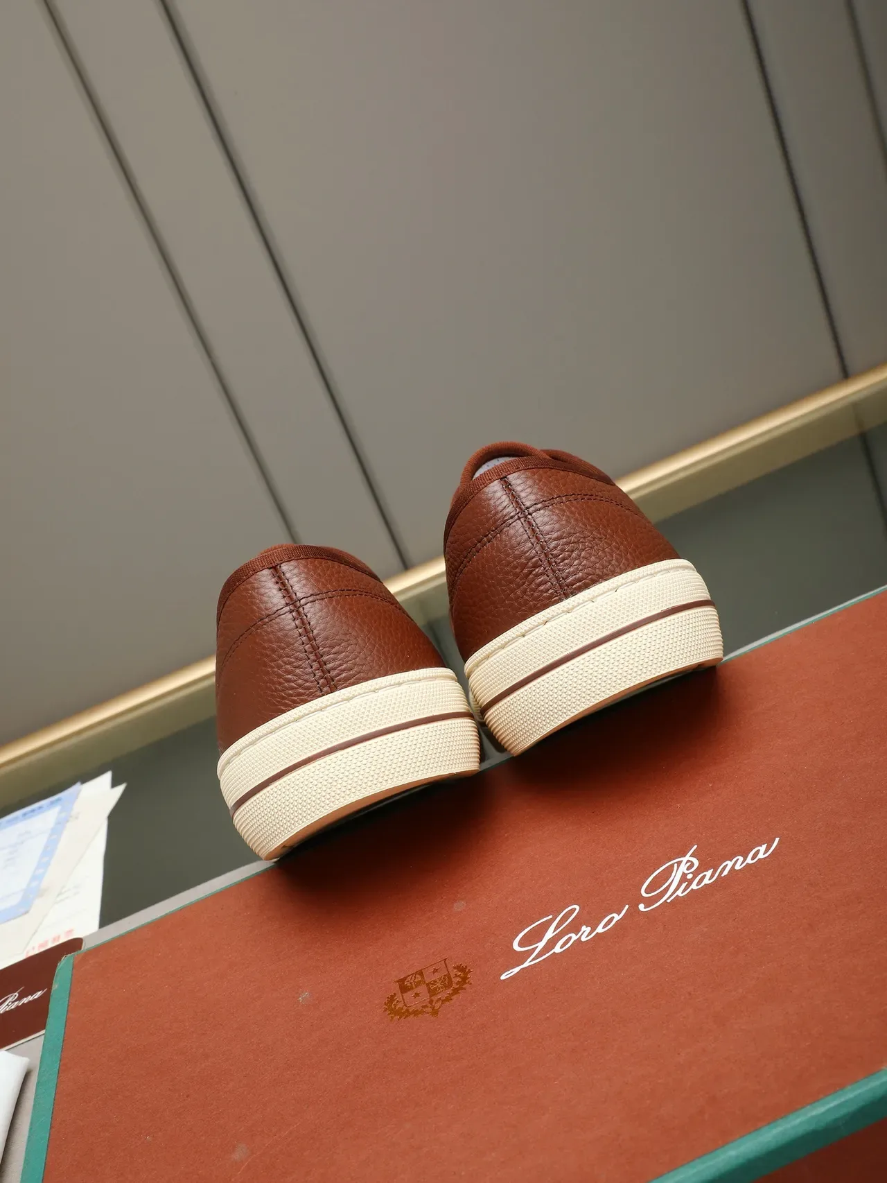 Loro Piana Sapato Casual Marrom de Couro Pebbled com Cadarços 3