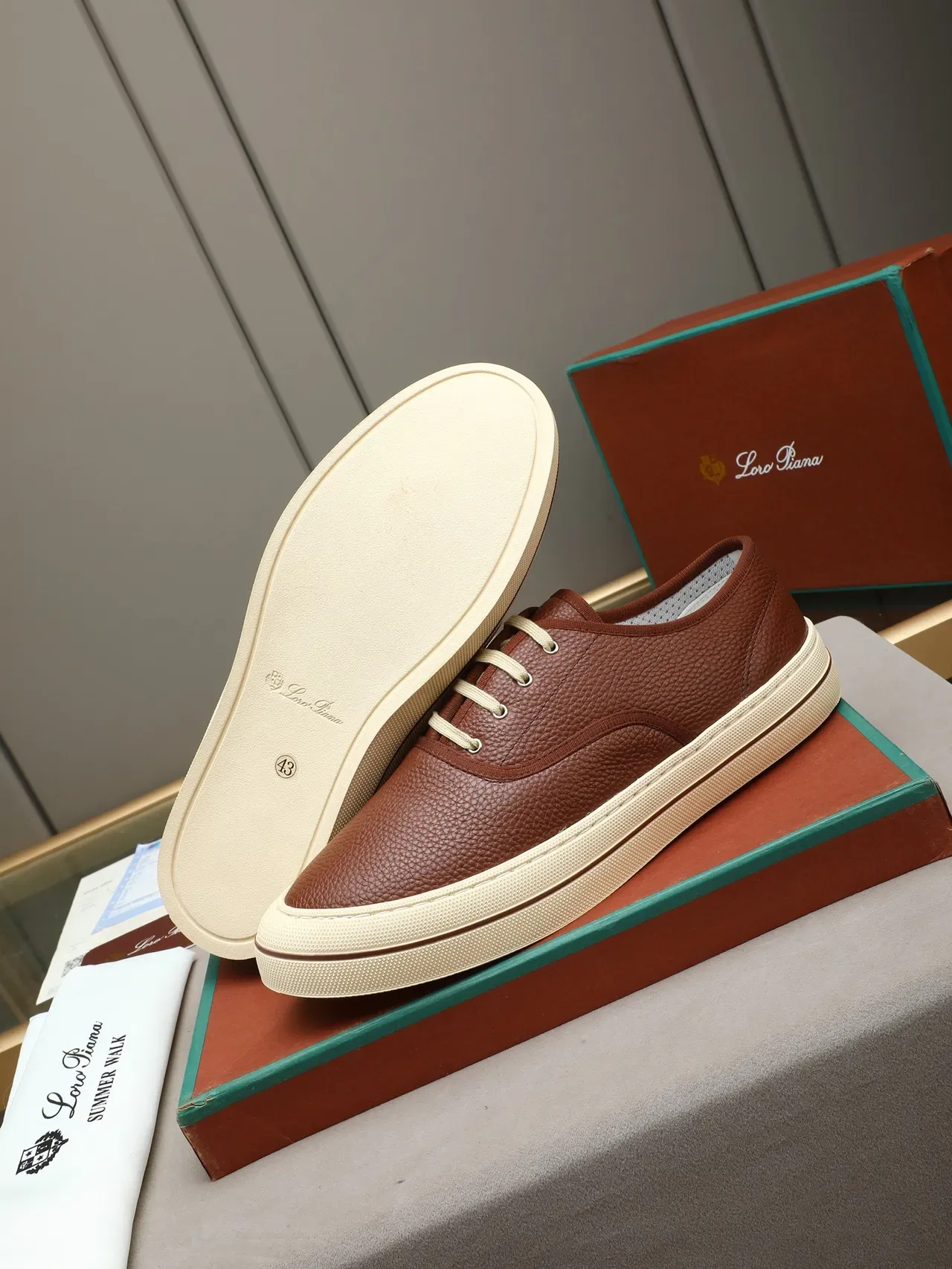Loro Piana Sapato Casual Marrom de Couro Pebbled com Cadarços 4