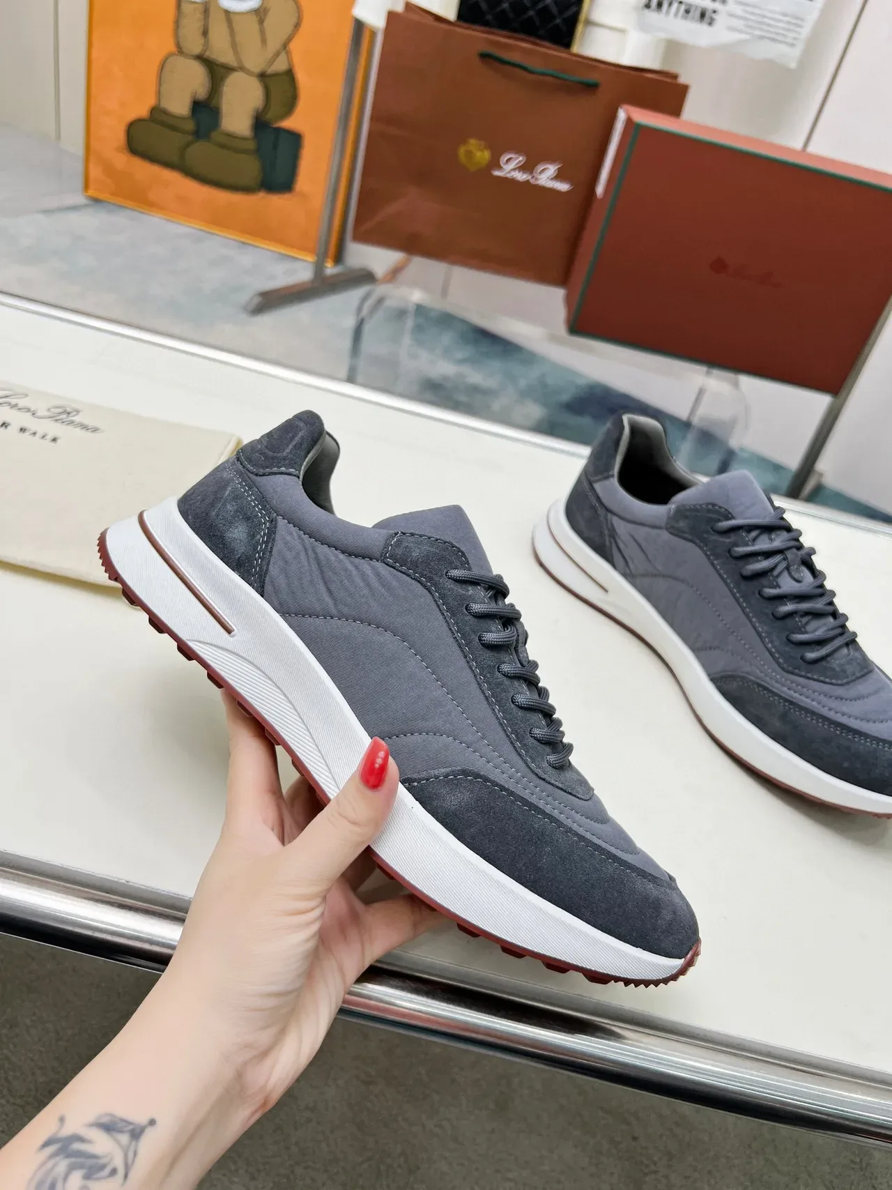 Loro Piana Tênis Lifestyle de Camurça e Textil Cinza 2