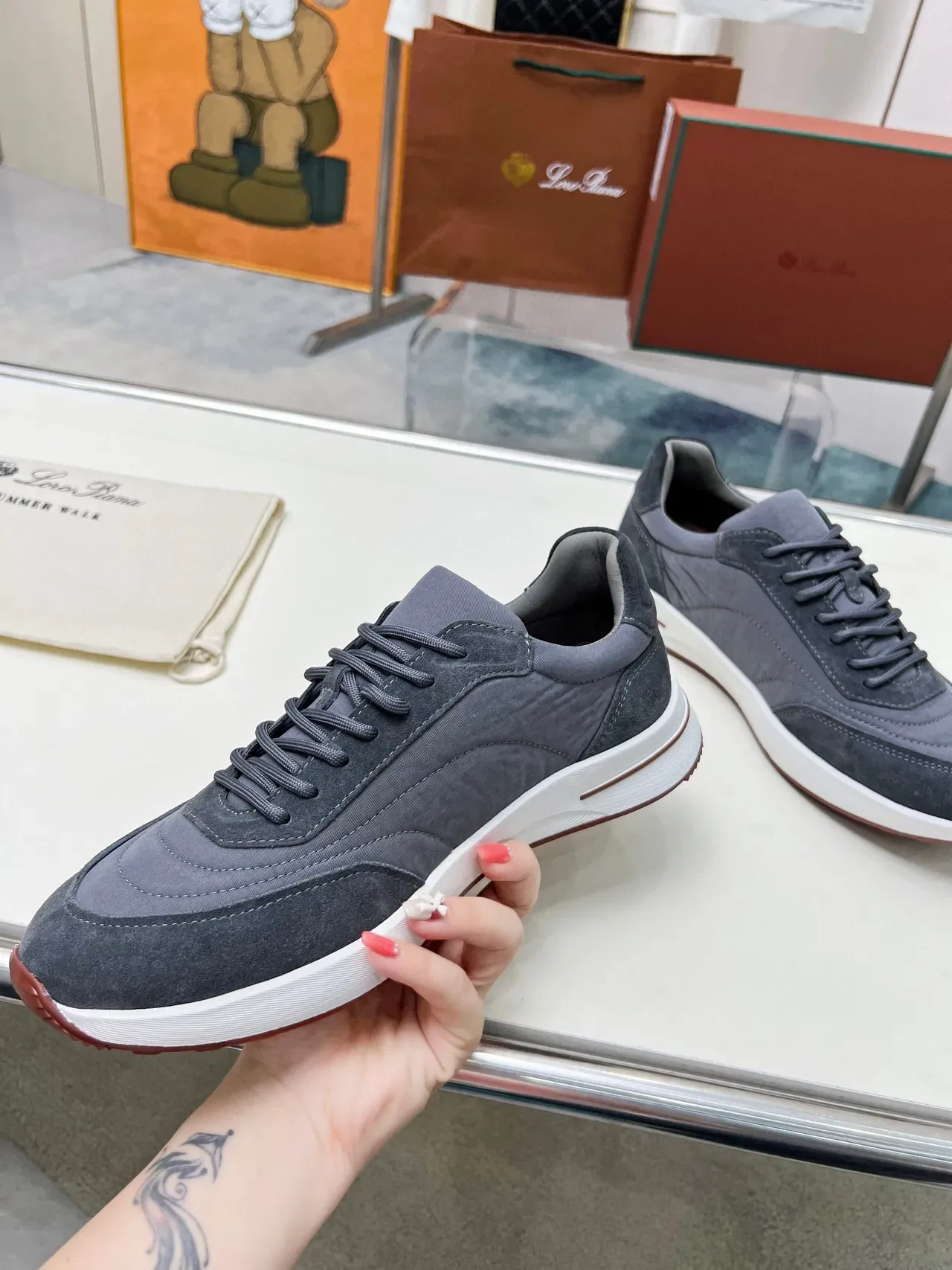 Loro Piana Tênis Lifestyle de Camurça e Textil Cinza 3