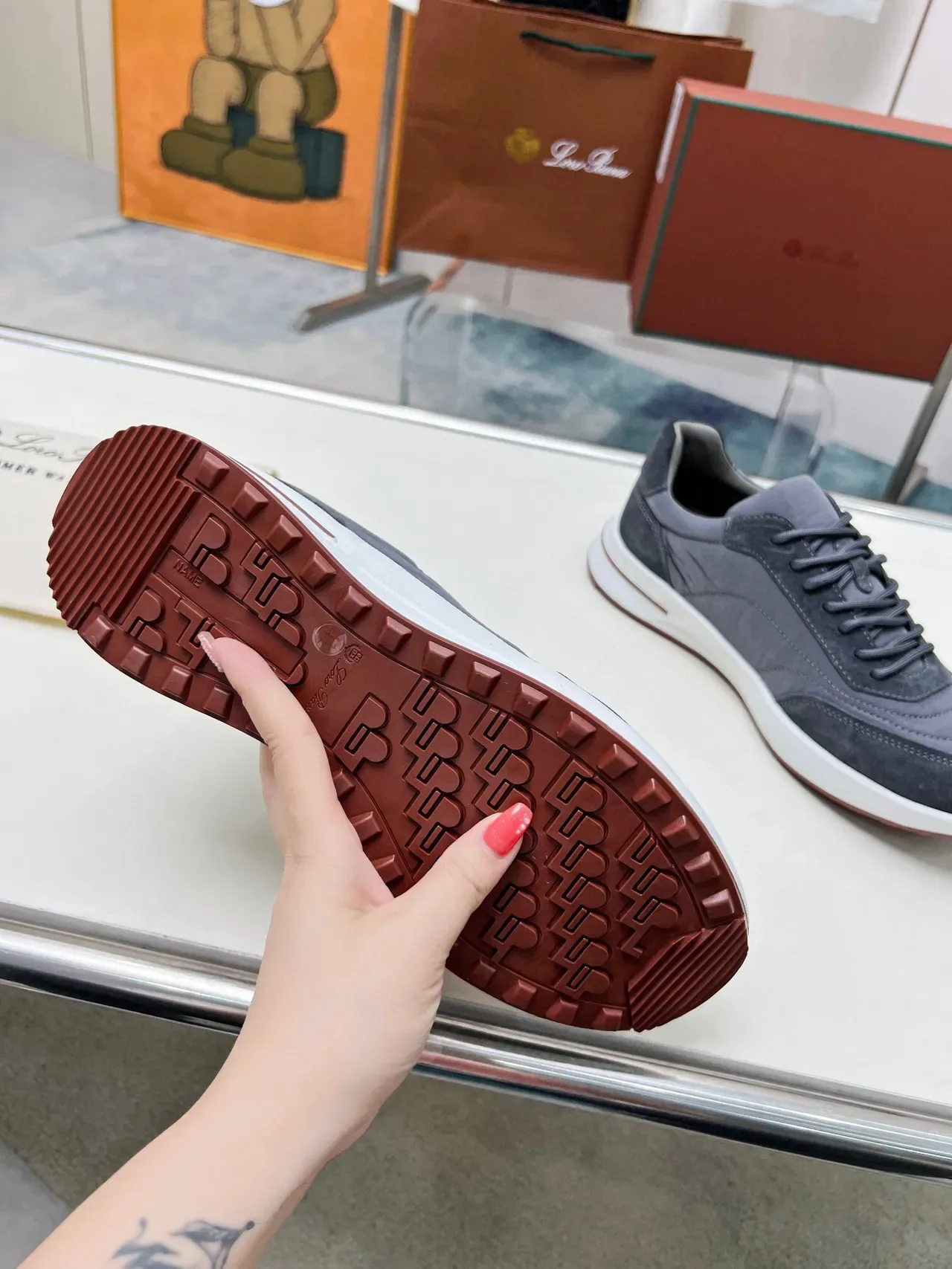Loro Piana Tênis Lifestyle de Camurça e Textil Cinza 8