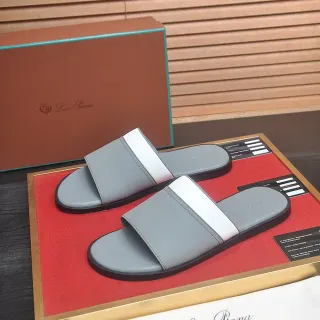 Loro Piana Chinelos Minimalistas Cinza Branco com Duplo Tirante