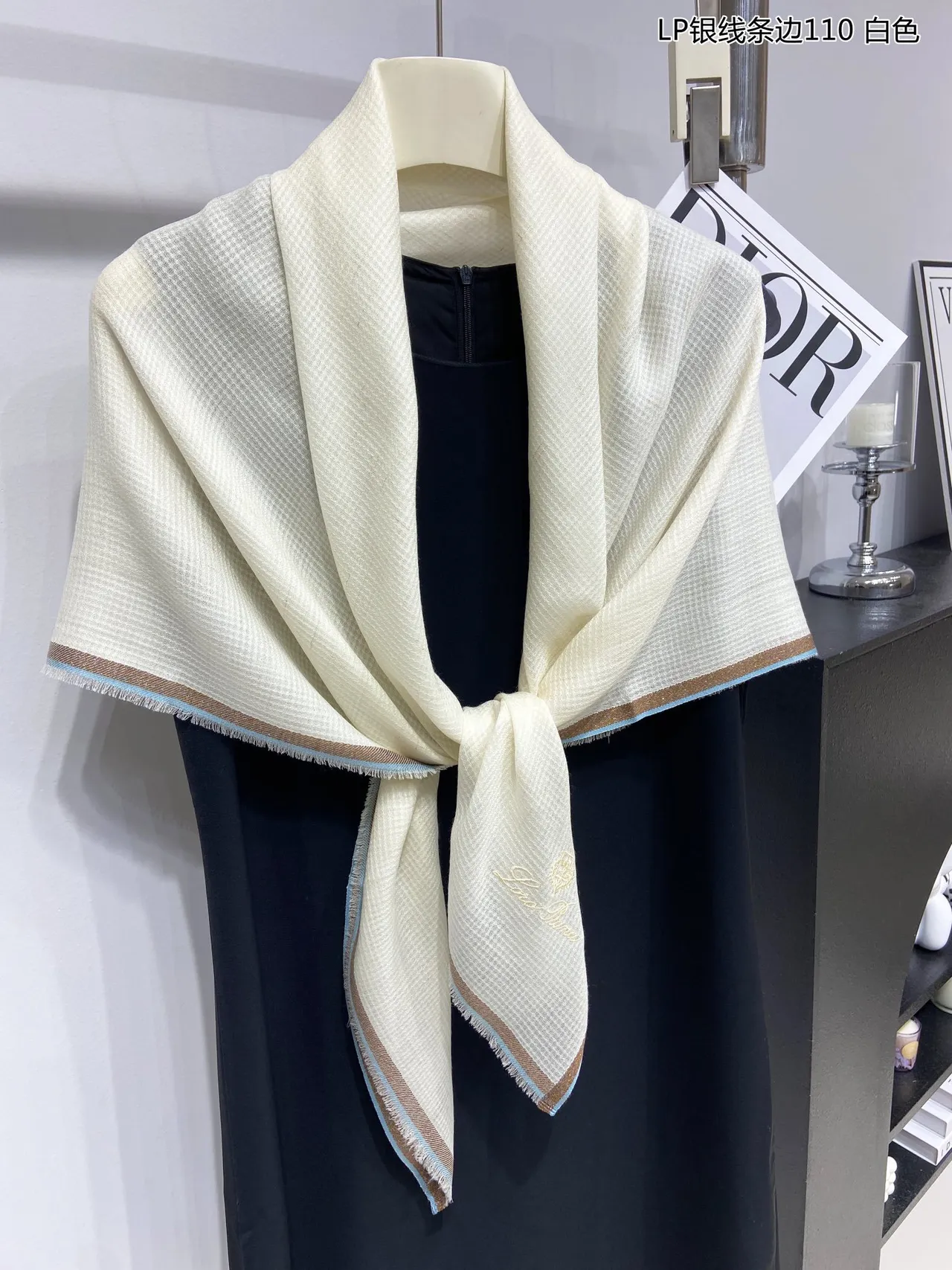 Loro Piana Branco Azul Tecido Leve Bordado Logo Xale de Cachemira 5