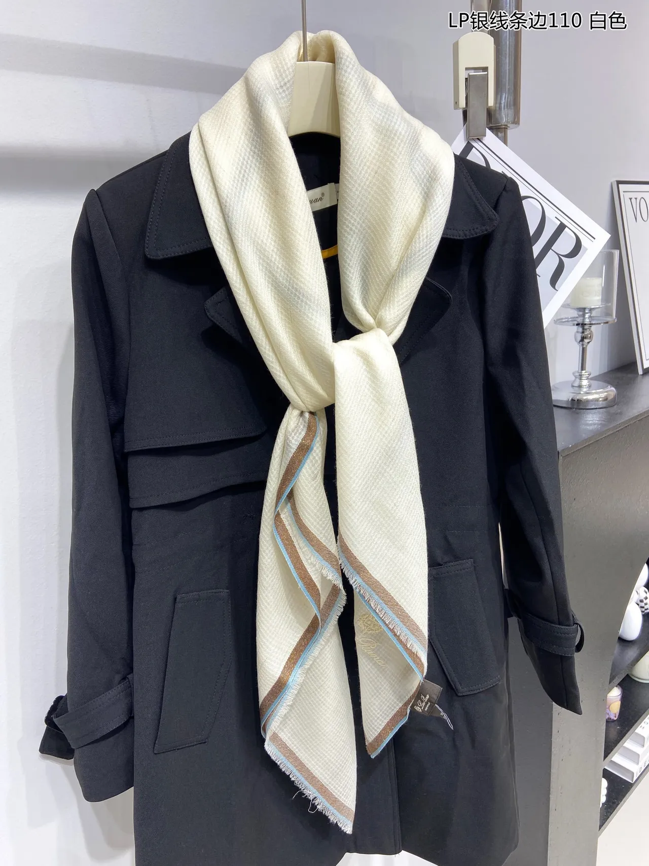 Loro Piana Branco Azul Tecido Leve Bordado Logo Xale de Cachemira 7