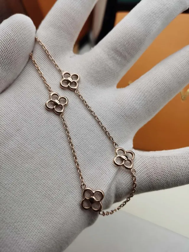 Bracelete de corrente Louis Vuitton Alhambra prata e dourado com eslabões de quatrefoil abertos em metal polido 3