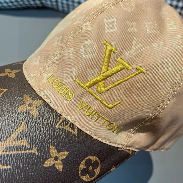Louis Vuitton Beige Marrón Estructurado Seis Paneles Corona Pre-Curvada Borde Gorra de Béisbol 6