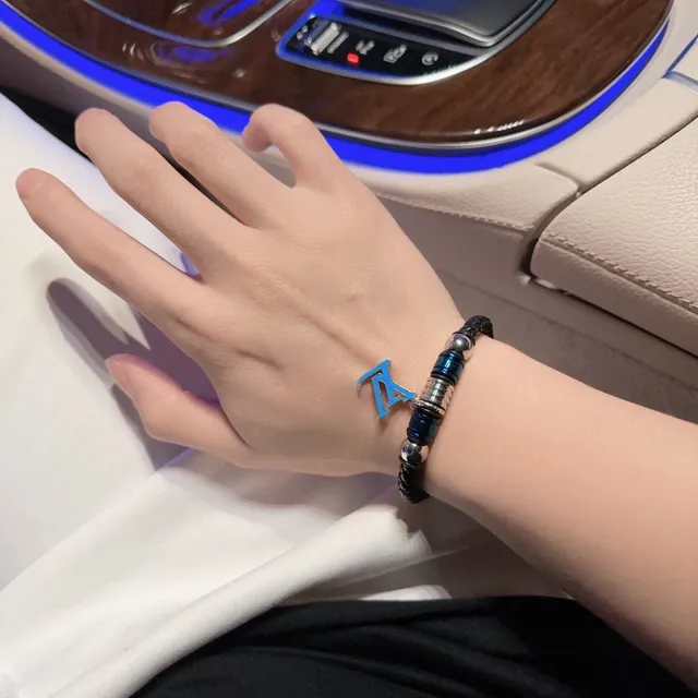 Louis Vuitton Bracelet en cuir tressé noir et bleu avec fermeture magnétique 2