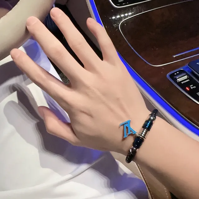 Louis Vuitton Bracelet en cuir tressé noir et bleu avec fermeture magnétique 3
