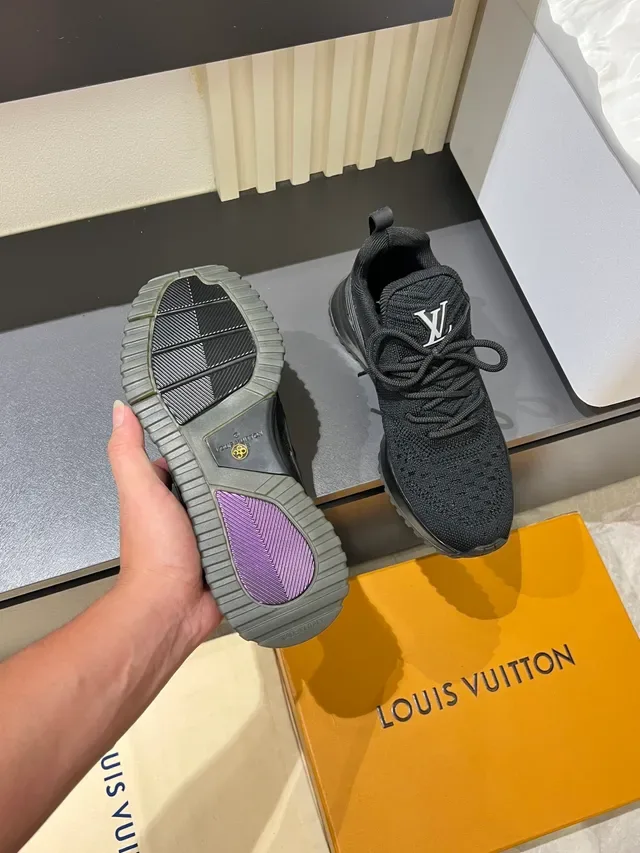Louis Vuitton أسود ذهبي تريكو أعلى منحوت إيريديسينت ميد سول حذاء رياضي نمط حياة 3