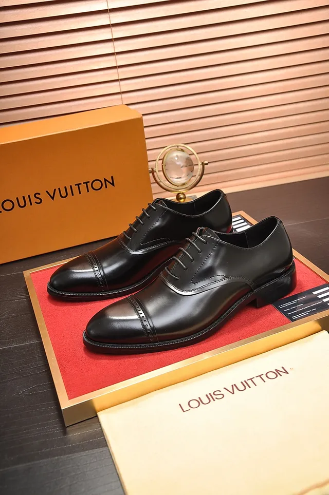 Louis Vuitton Zapatos Oxford Brogue con Puntera Engomada Pulidos Negros 4