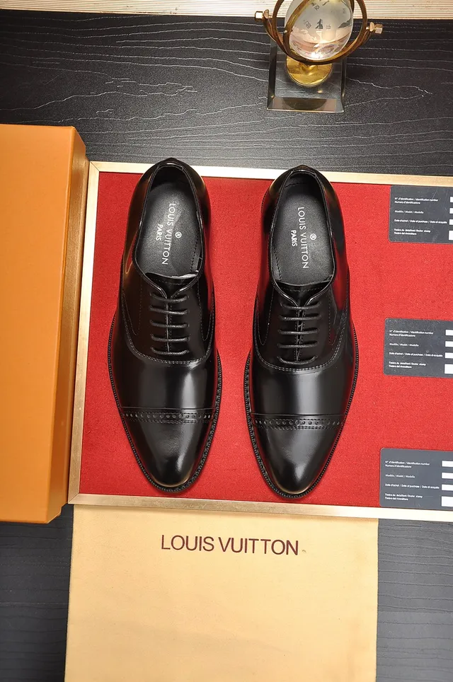Louis Vuitton Zapatos Oxford Brogue con Puntera Engomada Pulidos Negros 5