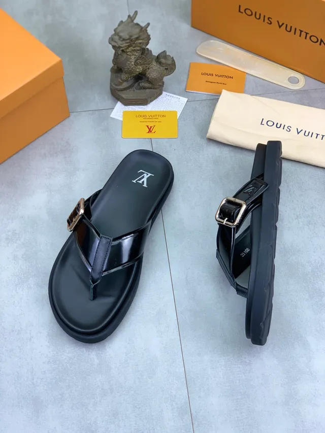 Louis Vuitton 黑色银色光泽专利皮革矩形扣带拖鞋 4