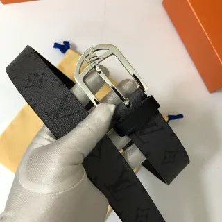Louis Vuitton काला चांदी रंग का Monogram-Coated LV बकल लेदर बेल्ट