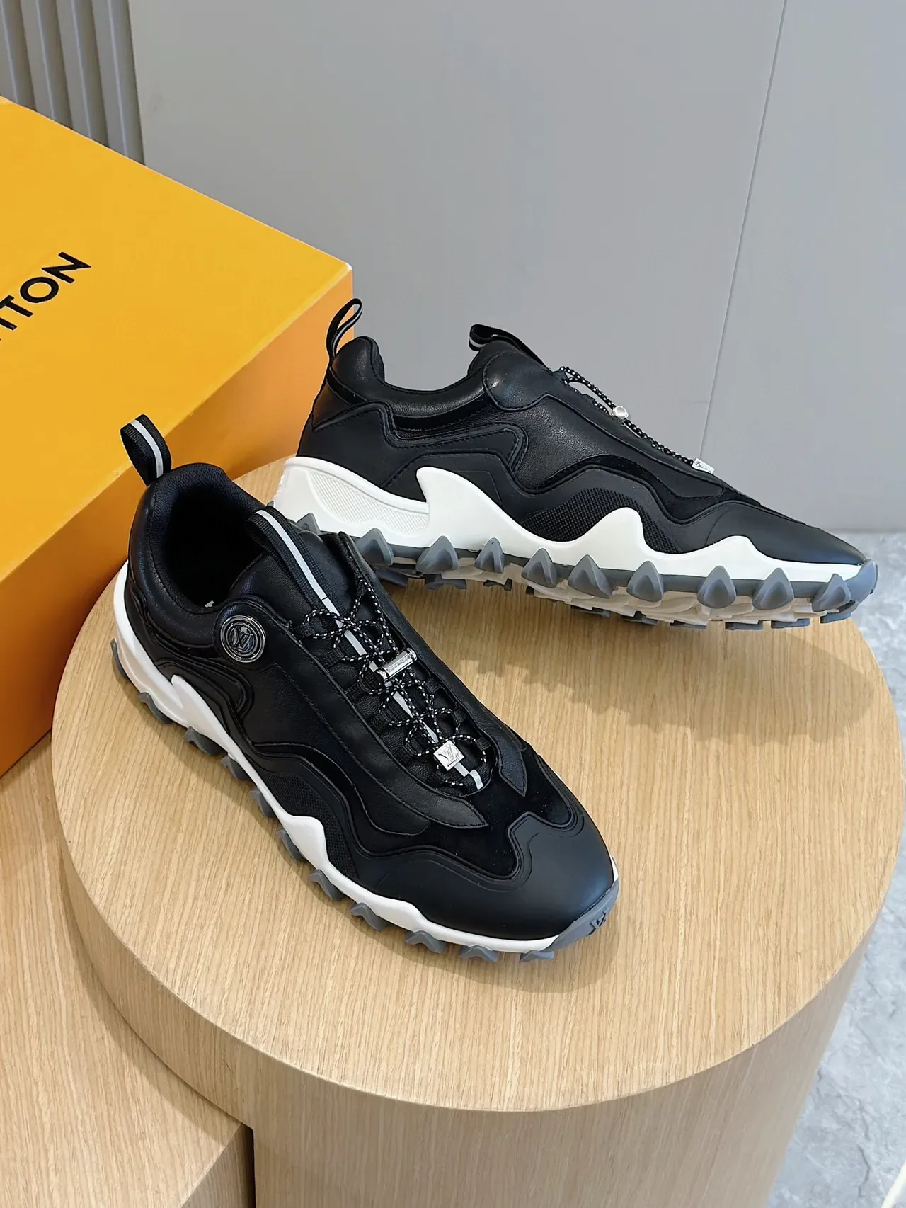 Louis Vuitton Black White Chunky Sole Sculpted Wave Midsole Lifestyle Sneakers 7