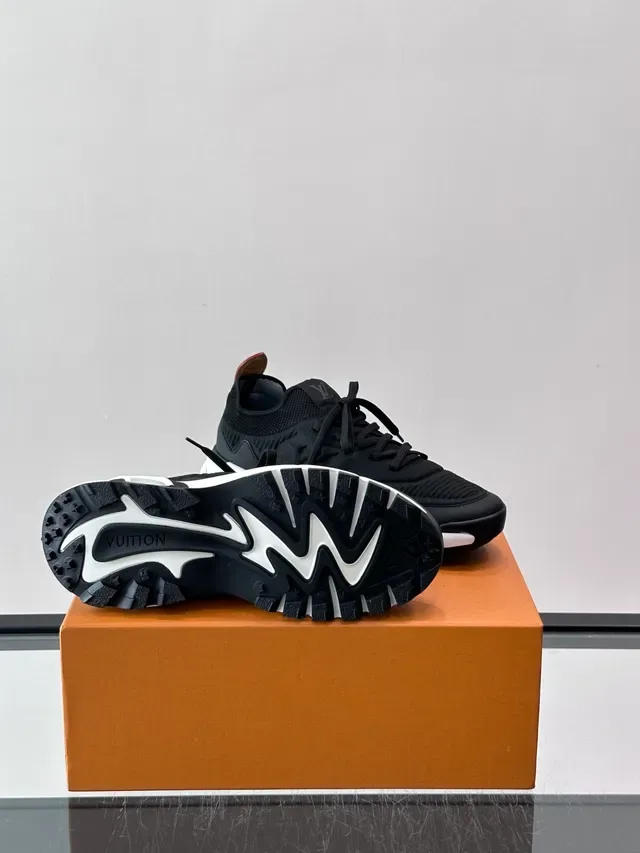Louis Vuitton Black White Knit Upper Sculpted Midsole Lifestyle Sneakers 2