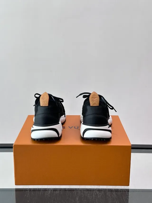 Louis Vuitton Black White Knit Upper Sculpted Midsole Lifestyle Sneakers 3