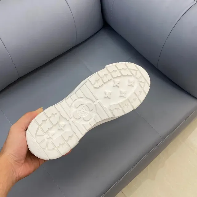 Louis Vuitton Black White Low-Top Canvas Upper Lifestyle Sneakers 2