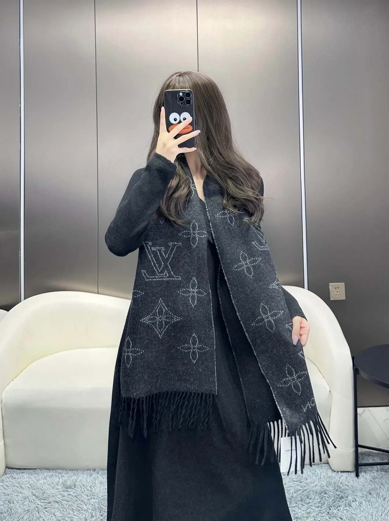 Louis Vuitton Écharpe Rayée Noire et Blanche à Franges 3