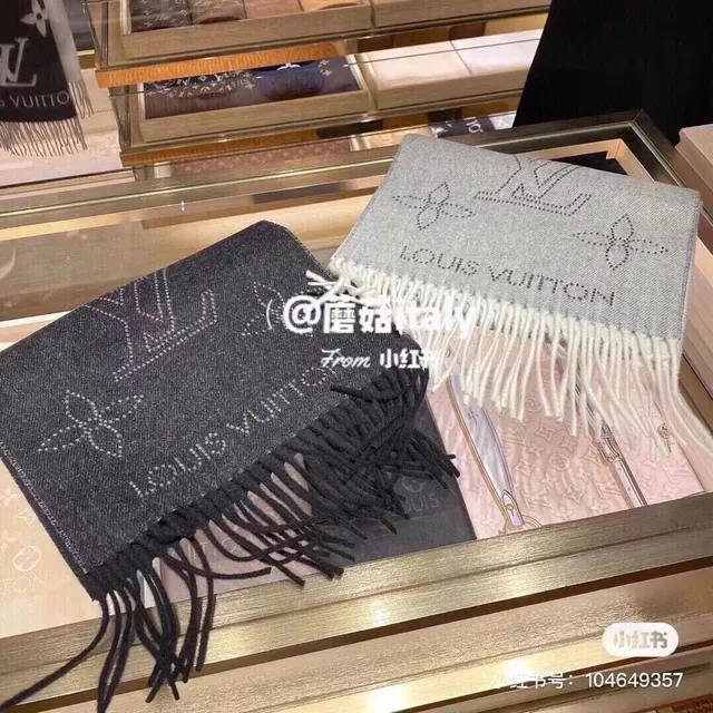 Louis Vuitton Écharpe Rayée Noire et Blanche à Franges 5