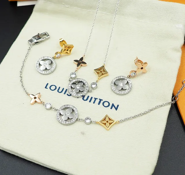 Louis Vuitton Blossom Asymmetrical Quatrefoil Pavé Diamond Earrings 2