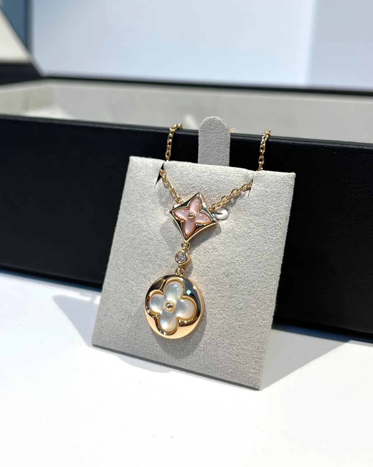 Louis Vuitton ফুল ফ্লোরাল মাত্রী অফ পার্ল লটকন হার 2