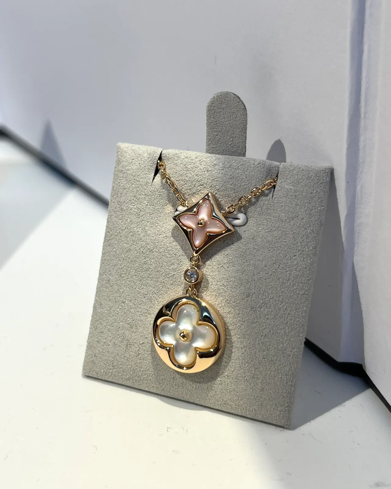 Louis Vuitton ফুল ফ্লোরাল মাত্রী অফ পার্ল লটকন হার 8
