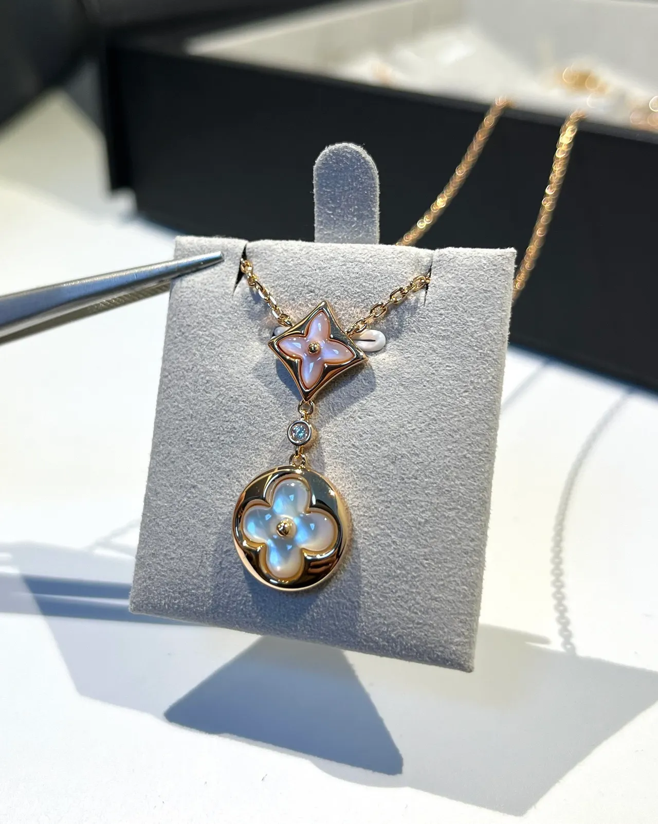 Louis Vuitton ফুল ফ্লোরাল মাত্রী অফ পার্ল লটকন হার 4