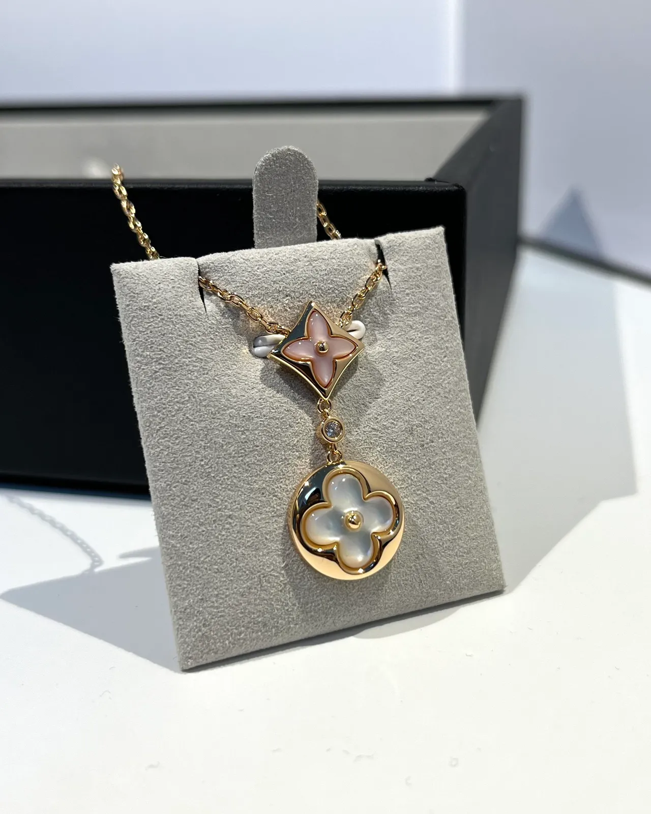 Louis Vuitton ফুল ফ্লোরাল মাত্রী অফ পার্ল লটকন হার 5