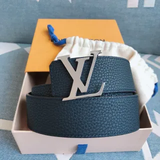 Louis Vuitton Cinto de couro com fivela oversized de monograma texturizado pebble em azul e prata