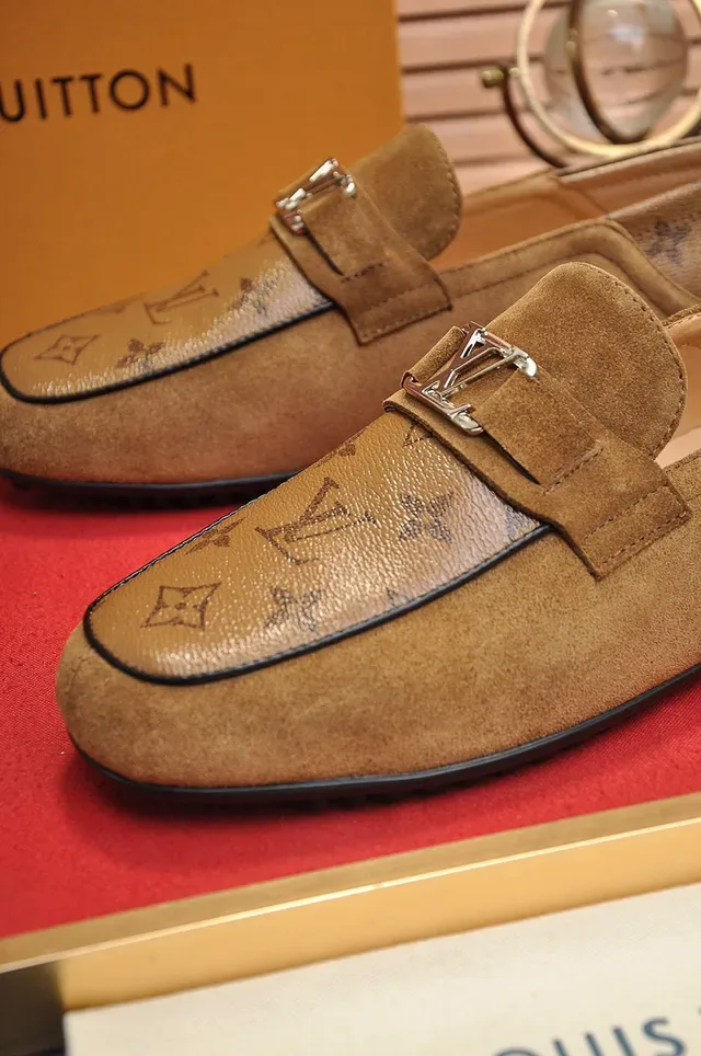 Louis Vuitton Marrón Beige Monogramado Ante Tiracolo Loafer 3