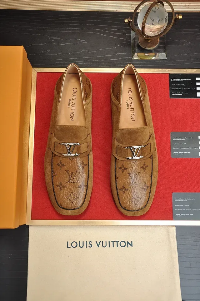Louis Vuitton Marrón Beige Monogramado Ante Tiracolo Loafer 9