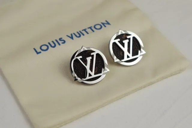 Louis Vuitton Marrón Dorado Monograma Circular Marco de Metal Joyería 4