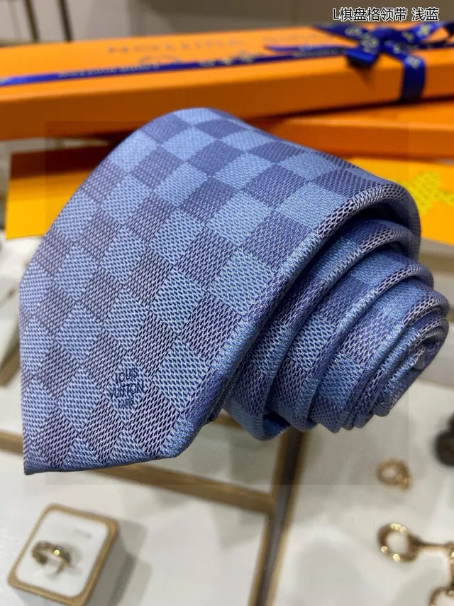 Louis Vuitton Corbata con patrón de tablero de ajedrez en color azul claro 4
